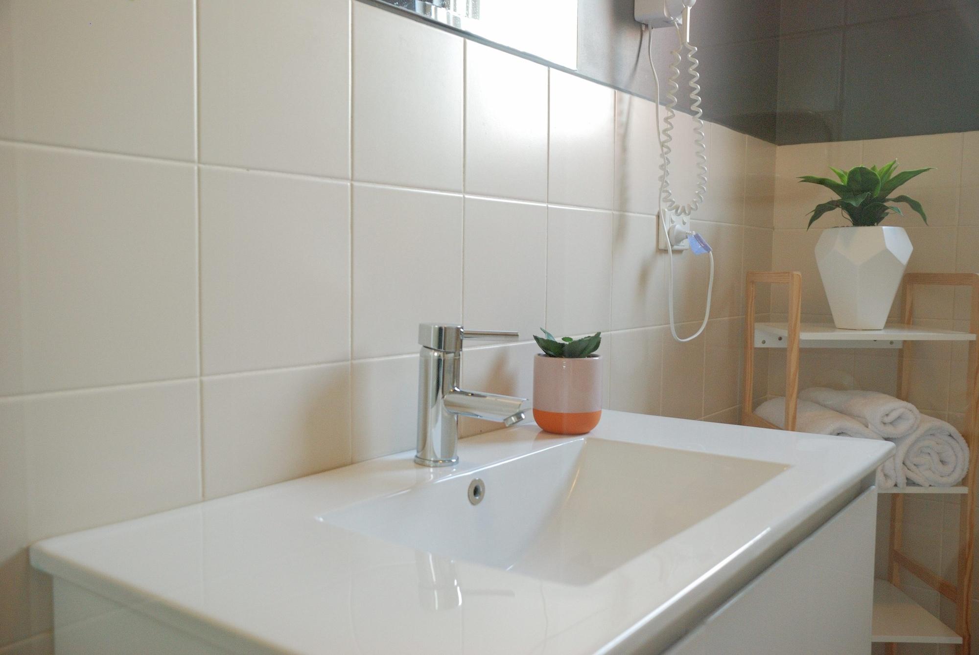 Brunswick Tower Hotel Melbourne Bagian luar foto