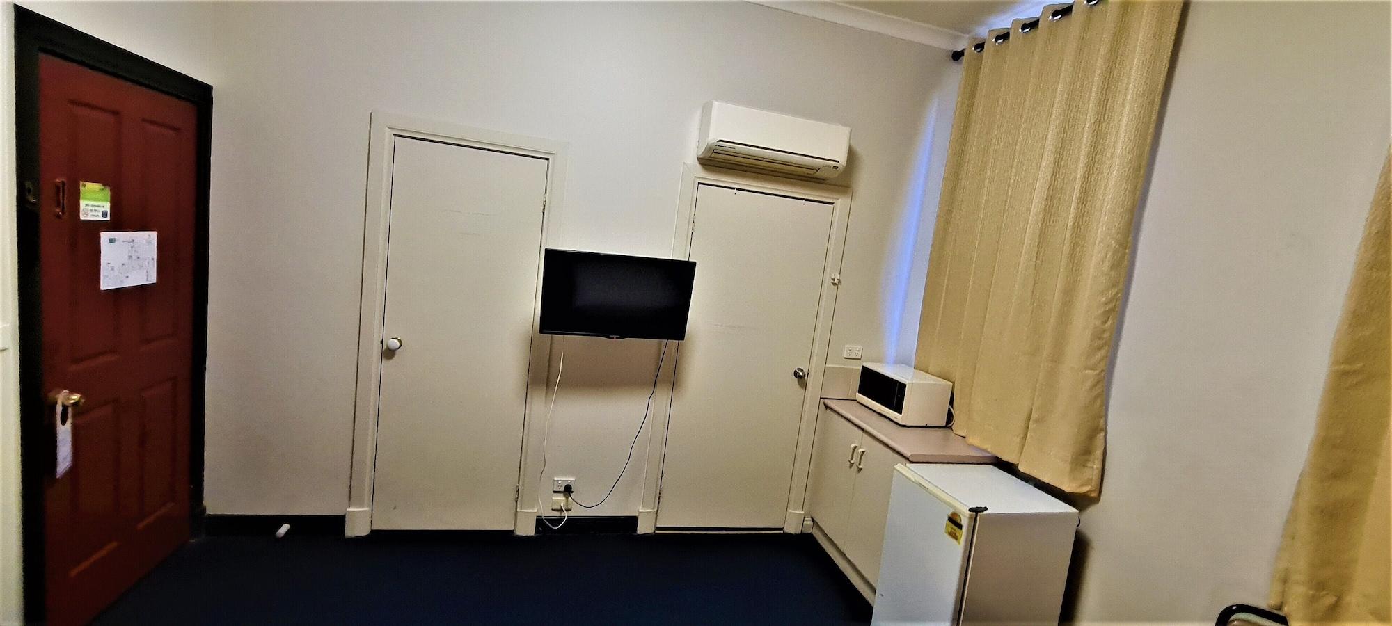 Brunswick Tower Hotel Melbourne Bagian luar foto