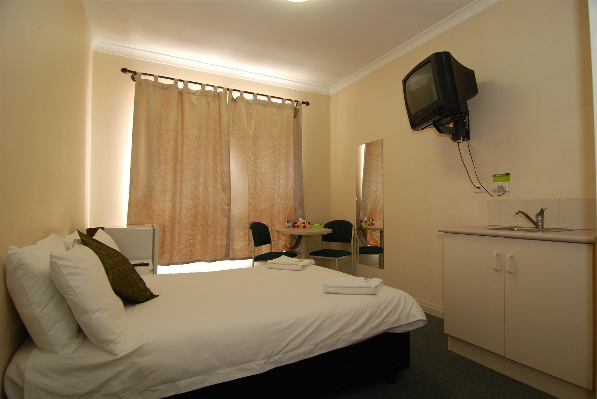 Brunswick Tower Hotel Melbourne Bagian luar foto